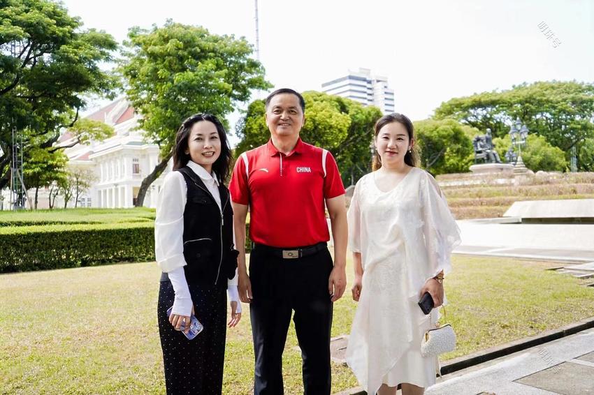 青年女画家胡東東荣获首届时代艺术金笔奖