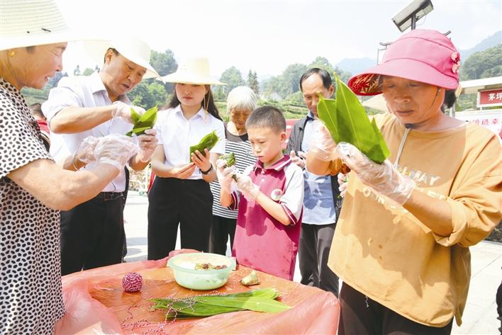 秭归陈家冲村：家门口共享端午文化大餐