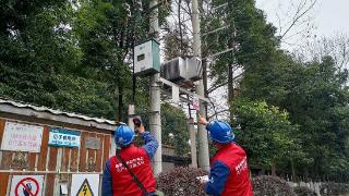 元旦我在岗丨成都超2000名电力工人值守 保障景点、全市人民用电无忧