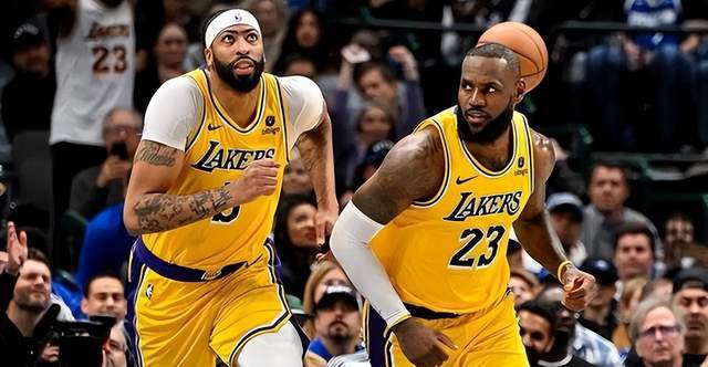 NBA：状元秀27+10依然遭受诟病，湖人主场不败金身被三分绝杀！