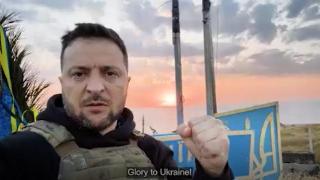 俄乌冲突第500天，泽连斯基登上蛇岛发了段视频
