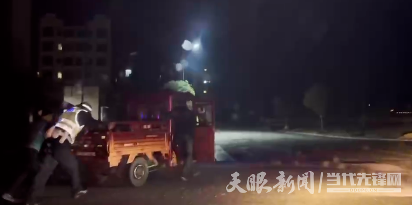 【你好，警察节】基层民警故事•黔南交警：“借”眼睛、送病患，巡逻路上帮“小”忙