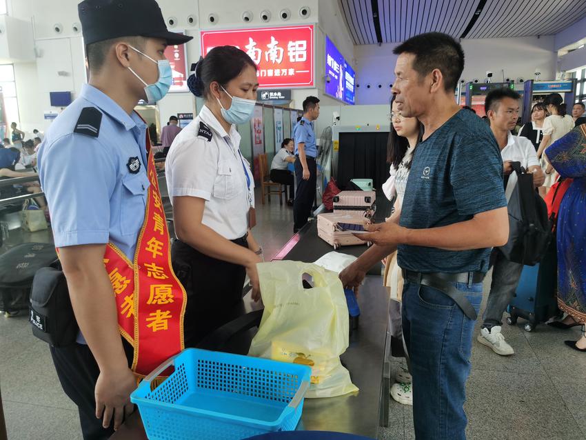 北海铁路警方：夏季行动正当时 好人好事暖民心