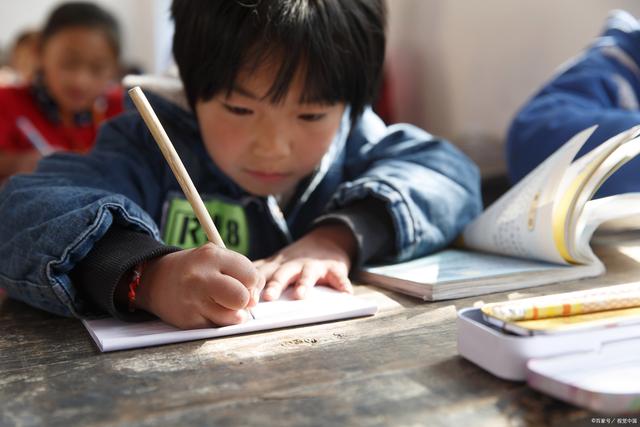 生活中，真正的爱往往不是言传，而是默默地付出