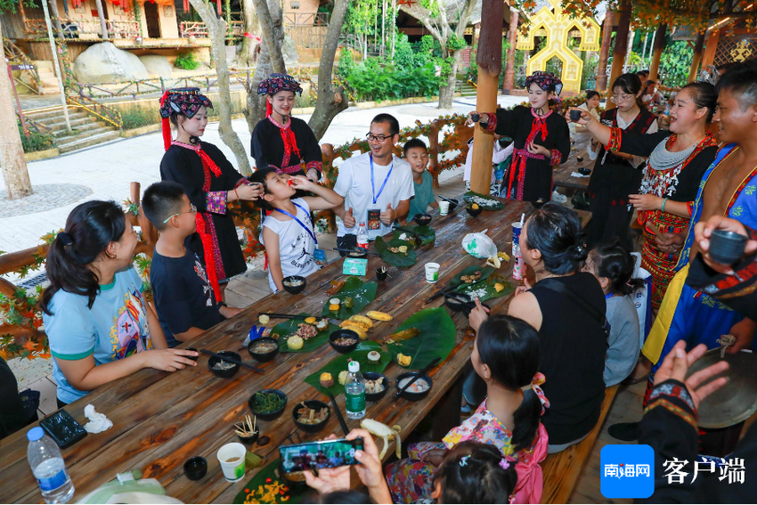 篝火晚会、嬉水狂欢……海南首个黎族苗族风情夜游项目推出