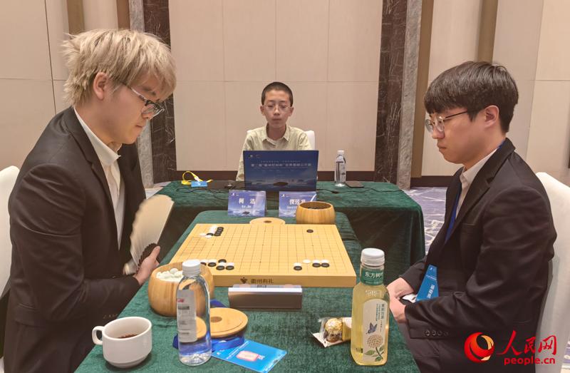 组图：世界围棋公开赛第2轮开赛 赵晨宇、柯洁分别对阵申真谞、偰玹准