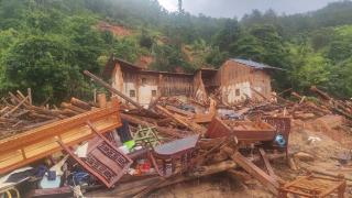 实探蕉岭尚田村灾后重建现场：多处房屋倒塌，仍在搜寻失联人员