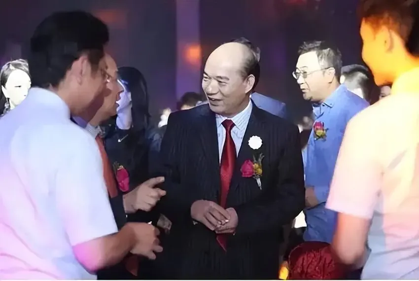 乔欣恋情曝光后续：男友被扒疑似富二代赖伯霖，两人被曝秘密结婚