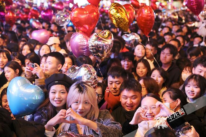 组图 | 听新年钟声 看人间烟火 重庆的跨年夜有多浪漫？