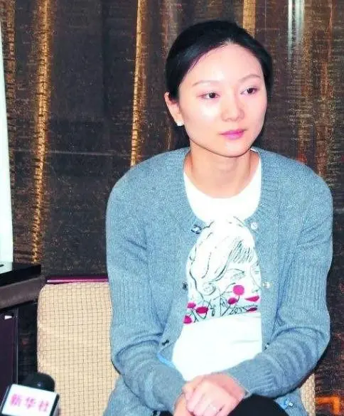 19岁辍学生子，被张艺谋藏11年，样貌普通的陈婷，为什么赢了巩俐