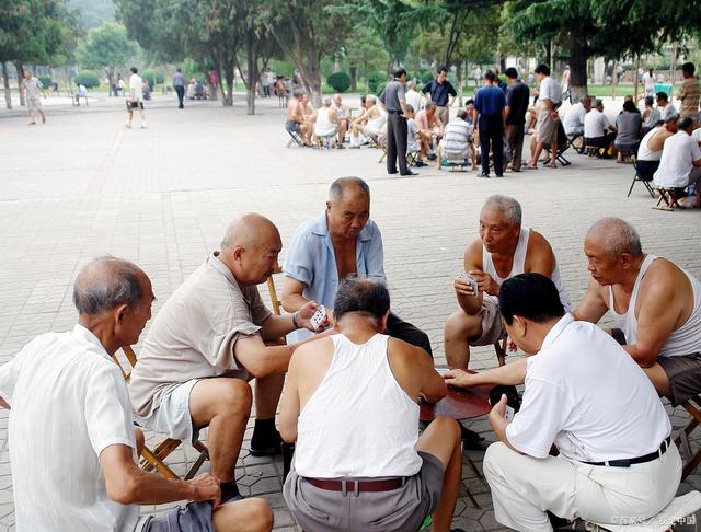 丧偶大爷：年纪大了真的越来越难，就连上下楼都会成了问题