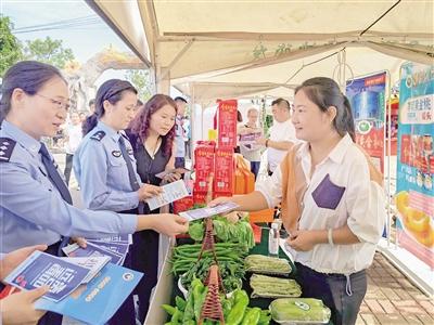 兰山公安分局到方城镇开展禁毒宣传活动