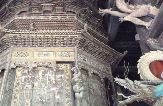 寺庙建设没用一颗钉子，全寺雕刻10000条龙，游客：堪称“龙宫”