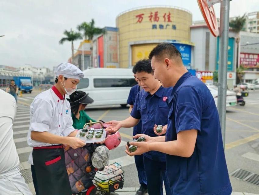 深圳宝山技校开展劳动创造幸福之巧手做青团活动