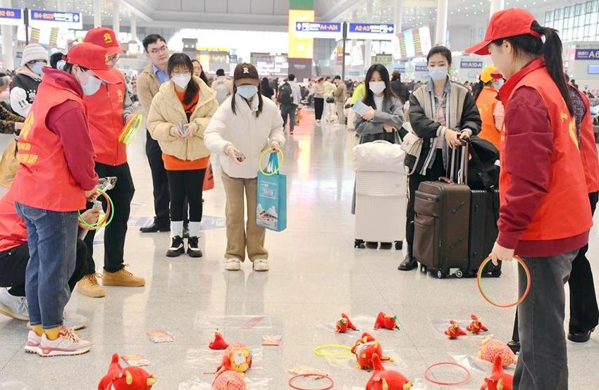 温暖回家路！广西路建集团开展情满旅途志愿服务活动