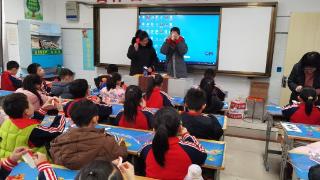 巧手做舞龙，快乐迎新年------济南市莱芜第二实验小学举行庆元旦趣味舞龙手工制作活动