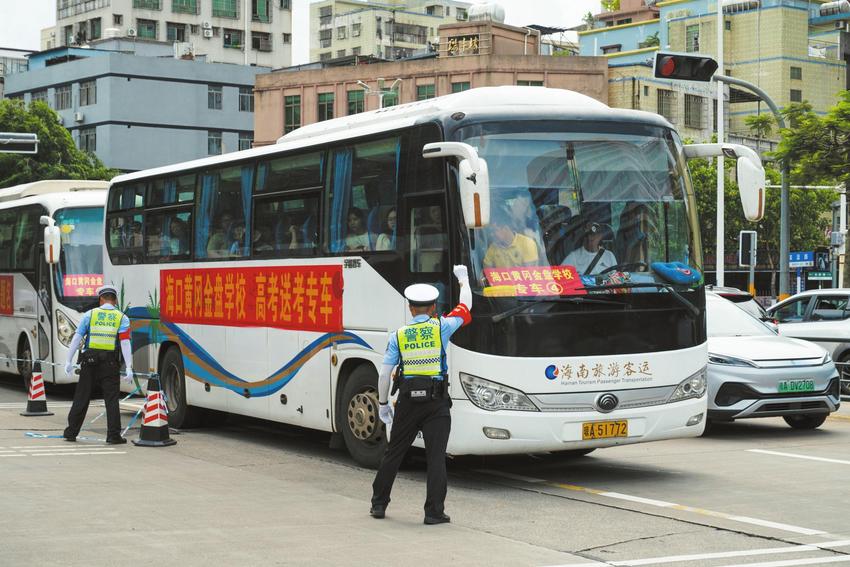 海口暖心助力考生“轻装上阵”