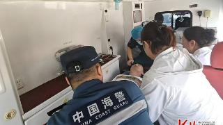 沧州海警局成功救助海上突发急病游客