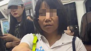 西安地铁上自称老师女子要求乘客让座