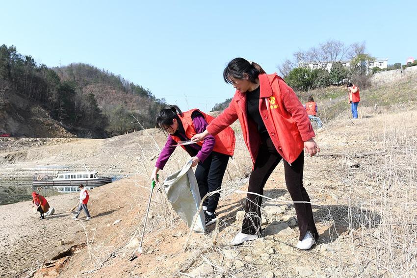 湖北丹江口市丁家营镇“三八”节目别样多