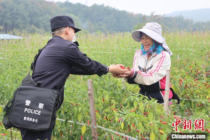 戍边民警过小年：44公里边境线与1858公里的想念