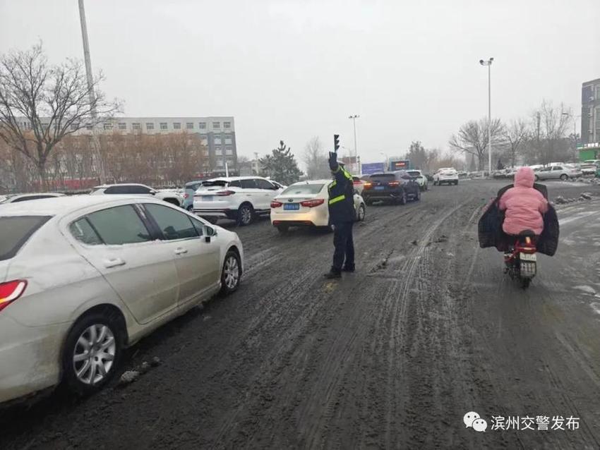 最美雪“警”|滨州交警以“雪”为令，线上＋线下守护加倍