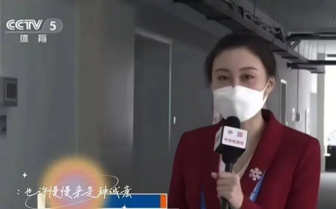 深挖 | 最新亮相大运会的美女记者，是他的女儿