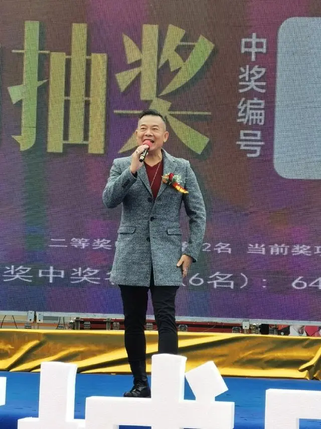 老牌港星商演只有五万元？吴毅将现身县城商演，演出费被指太低廉