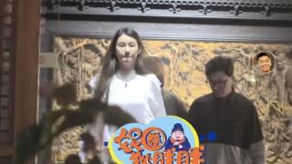 王宝强携女友聚会，不受前经纪人宋喆出狱影响，冯清又高又漂亮