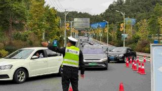 湖南湘西公安交警全力保障“国庆节”道路交通安全