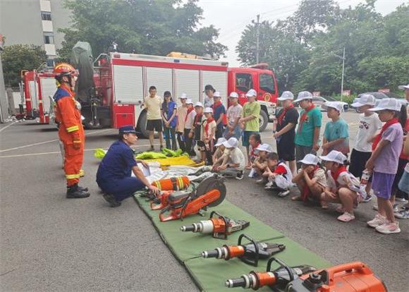 重庆高新区白市驿镇：消防安全 伴我一路“童”行