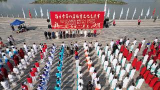 扬州市第八届体育文化交流节在明月湖南广场举行