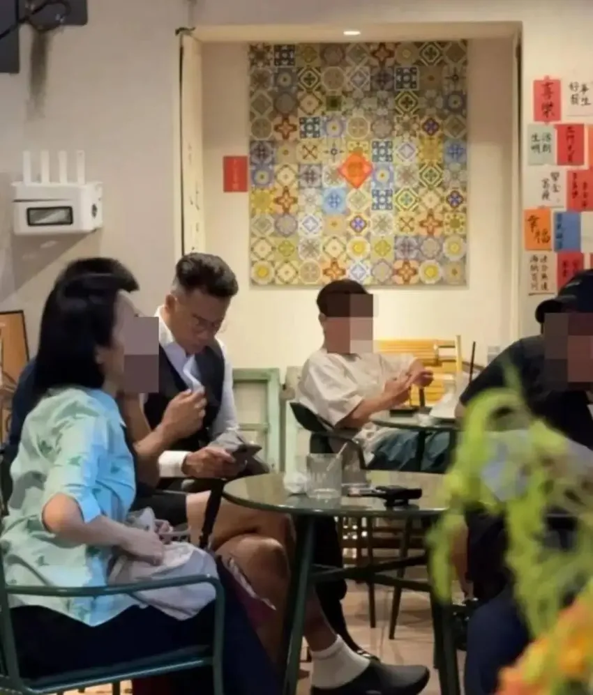 宣布离婚后被前妻公开数臭！59岁TVB当家视帝现身内地餐厅，面容憔悴