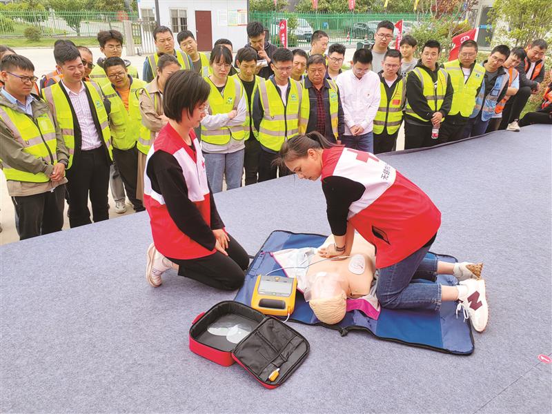 应急救护进工地 筑牢安全生命线