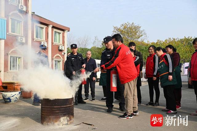 保护老人安度晚年，警方进养老院开展消防演练，看看吧