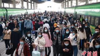 元旦陕西铁路客流较为平稳 加开15对旅客列车