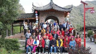 安顺市老年摄影学会组织会员到境仙山开展采风活动