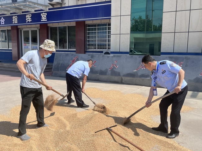 德州：派出所变身“晒粮场”彰显“公安服务”温度