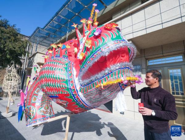 青田：唱龙灯迎新年