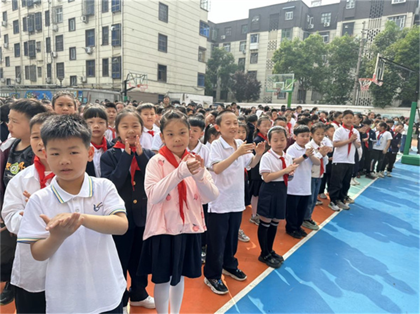 郑州市惠济区东风路小学：弘扬奋斗精神 与全国劳模零距离对话