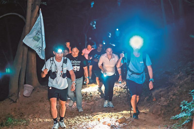 动起来，好一幅山水夜练图！