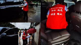 丹阳农商银行为民服务风雨无阻