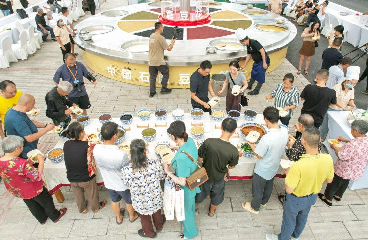 石磨豆花之乡千人点豆花大型品鉴活动启动 将持续至10月3日