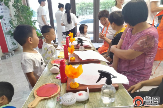 青岛酒店管理职业技术学院师生到菏泽武寺社区开展志愿服务活动