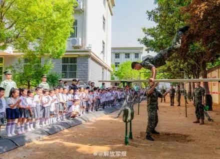 军营开放日，萌娃进军营啦！