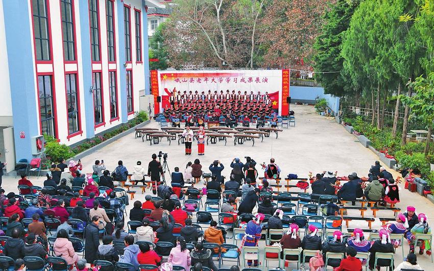 县老年大学举行学习成果展演