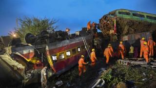印度列车事故，不只是“人为过失”这么简单
