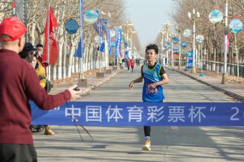 2023年度邹平市中小学生冬季越野赛鸣枪开跑