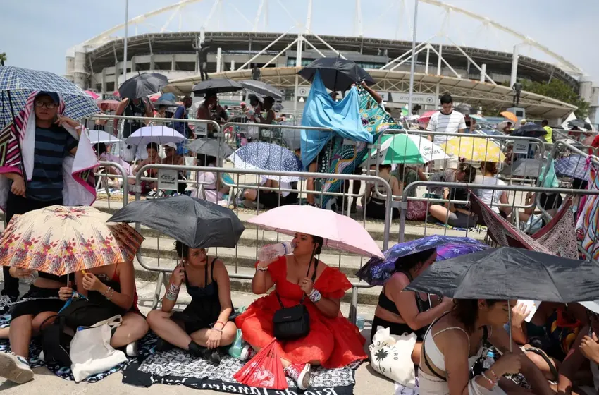 体感温度近60℃!“霉霉”巴西演唱会有粉丝热晕身亡，自己在台上也喘不过气