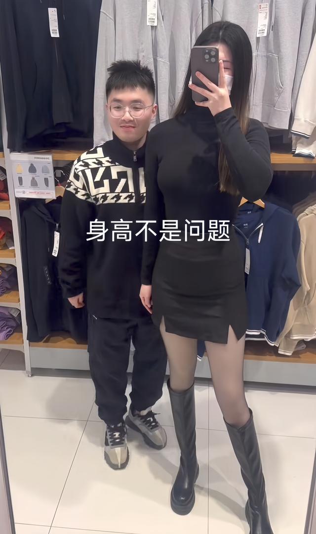 身高158男子晒女友，看到女生颜值后网友沉默了，输哪了？